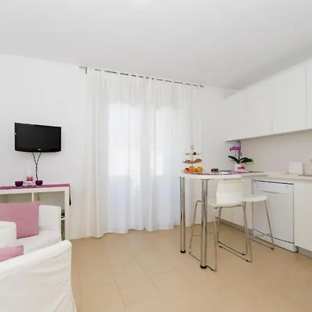 アパート Olea ルンバルダ